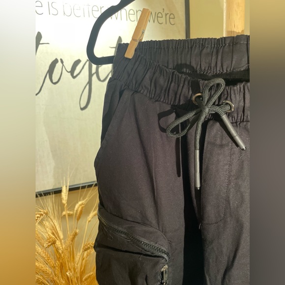 Men’s Black Cargo Jogger Pants - Picture 6 of 8
